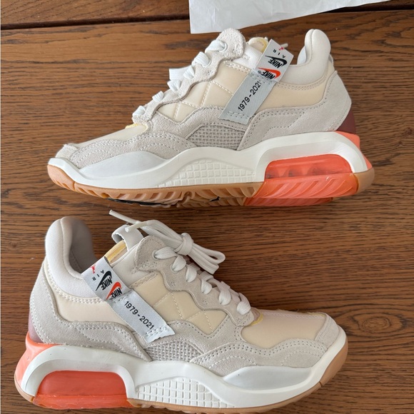 Women’s Jordan MA2 - Picture 2 of 5